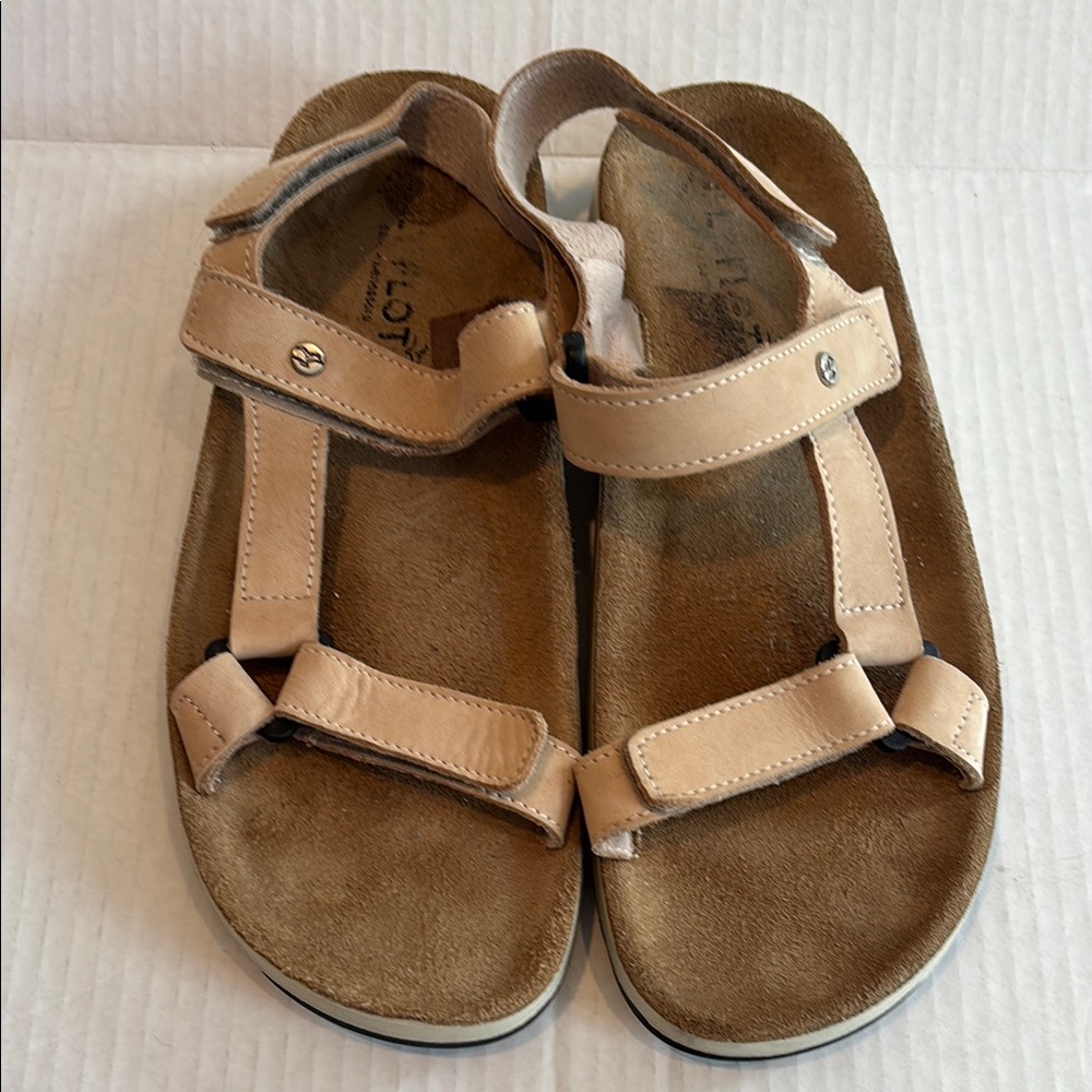 FlyFlot Tan Comfort Sandals with Adjustable Straps and Contoured Footbed Size 40